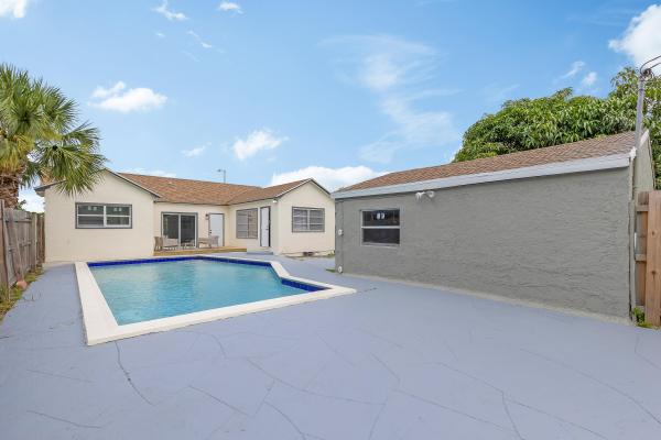 Lake Worth Town, 717 N E St, Lake Worth Beach, Florida 33460, image 1