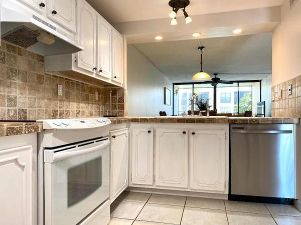 Boca Bayou, 6 Royal Palm Way #203, Boca Raton, Florida 33432, image 2
