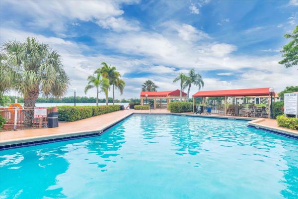 Republic Square, 401 Republic Ct, Deerfield Beach, Florida 33442, image 1