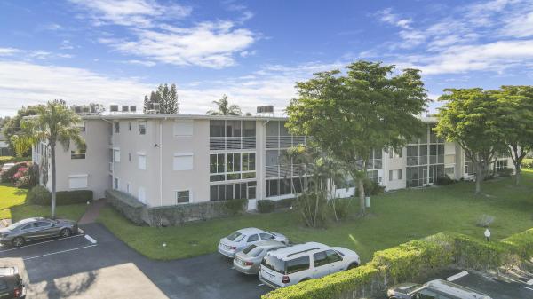 Lake Clarke Gardens, 2721 N Garden Dr N #307, Lake Worth, Florida 33461, image 1