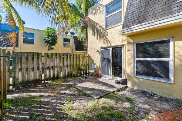 Pelican Point At Boynton Beach, 618 SW 1st St, Boynton Beach, Florida 33435, image 2