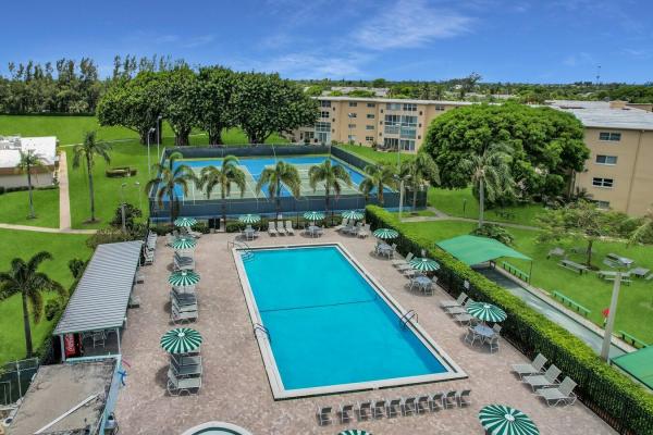 Village Royale Greenbriar, 2515 NE 1st Ct #4170, Boynton Beach, Florida 33435, image 2