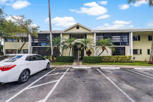 Carmel At The California Club, 829 NE 199th St #104, Ives Estates, Florida 33179, image 1
