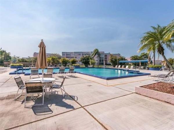 Sunrise Lakes 4, 2704 NW 104th Ave #402, Sunrise, Florida 33322, image 1