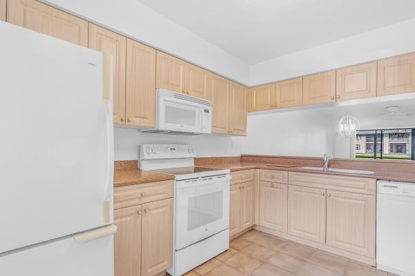 Sabal Ridge, 401 Sabal Ridge Cir #B, Palm Beach Gardens, Florida 33418, image 2