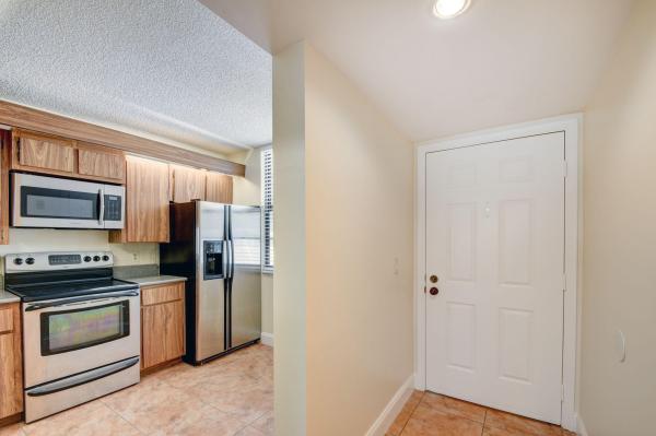 Whitehall, 3526 Whitehall Dr #103, West Palm Beach, Florida 33401, image 3