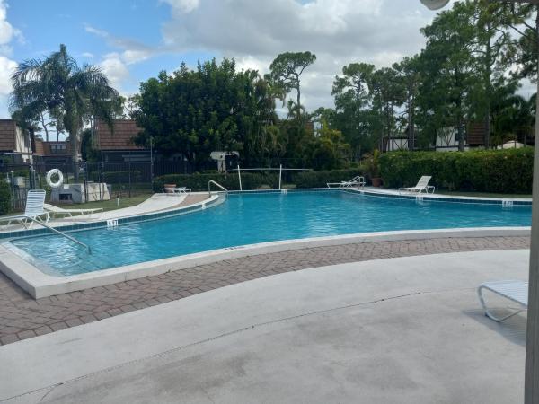 Weybridge Townhomes, 105 Weybridge Cir #A, Royal Palm Beach, Florida 33411, image 3