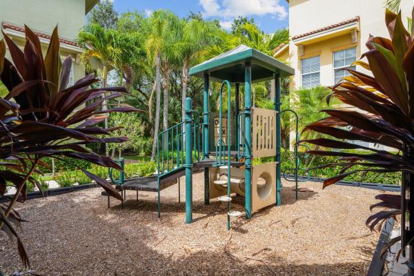 Harbour Oaks, 11818 Valencia Gardens Ave, Palm Beach Gardens, Florida 33410, image 2