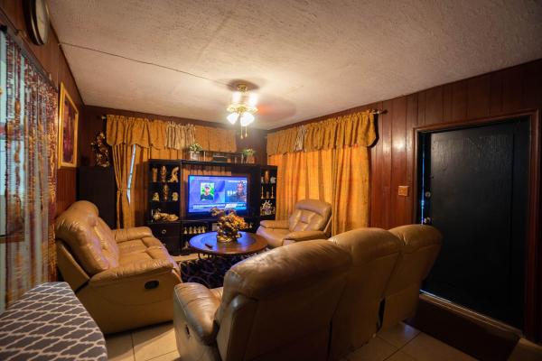 Parkway Place, 909 Boston Ave, Fort Pierce, Florida 34950, image 1