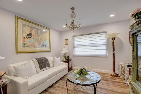 Huntington Pointe, 6110 Sunny Pointe Cir, Delray Beach, Florida 33484, image 2