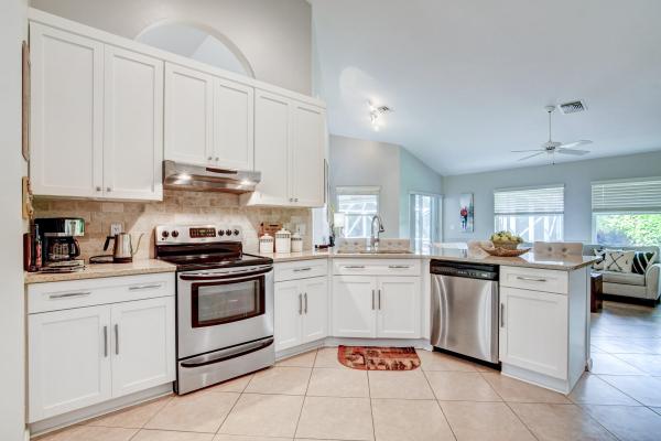 Amesbury Circle Of Greenview Shores 2, 2087 Portland Ave, Wellington, Florida 33414, image 3