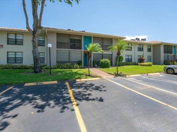 Bent Tree Gardens West, 9965 Pineapple Tree Dr #108, Boynton Beach, Florida 33436, image 2