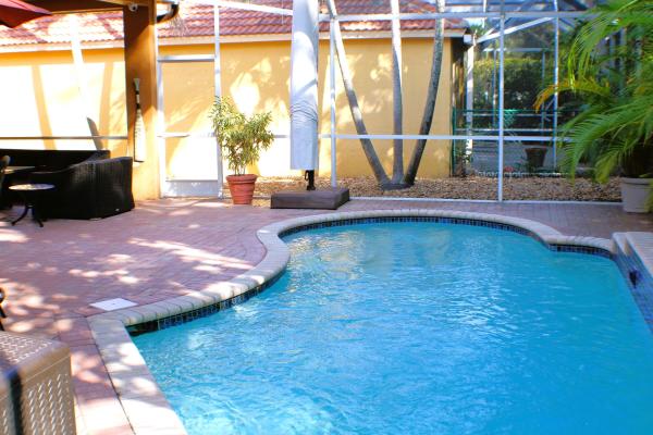 Hacienda At Woodbine, 8045 Via Hacienda, Riviera Beach, Florida 33418, image 2