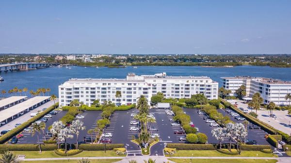 Royal Saxon, 2840 S Ocean Blvd #4180, Palm Beach, Florida 33480, image 2