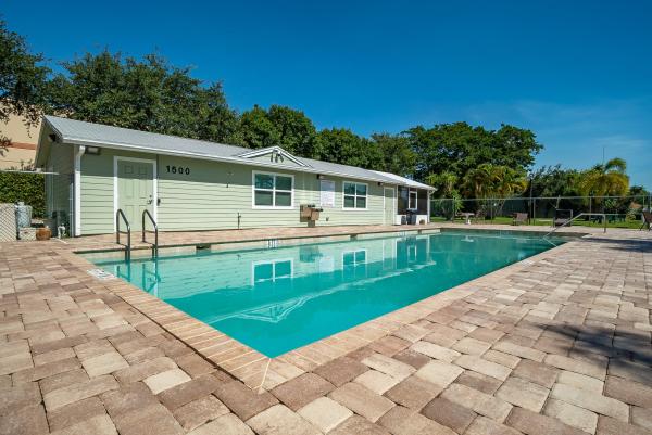 Royal Forest Townhouses, 1549 Royal Forest Ct, West Palm Beach, Florida 33406, image 1