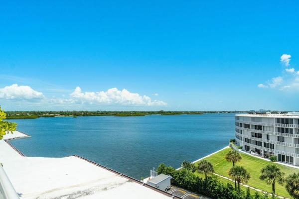 Carlyle House, 2773 S Ocean Blvd #F, Palm Beach, Florida 33480, image 1