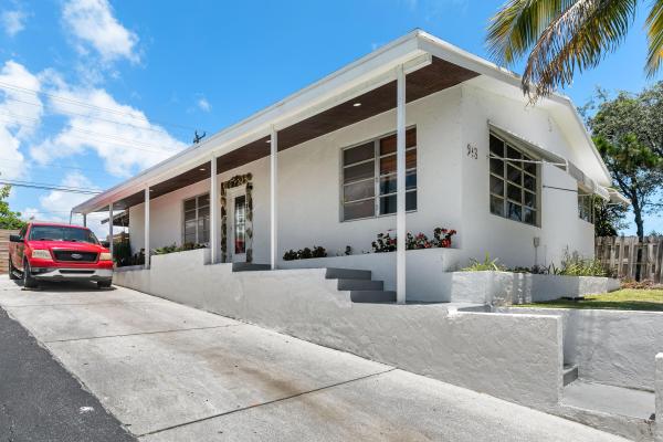 Lake Worth Town, 913 N B St, Lake Worth Beach, Florida 33460, image 1