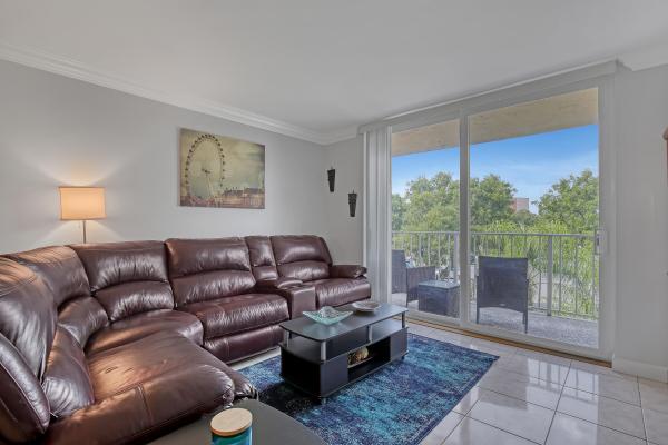 Breakwaters Of The Palm Beaches, 470 Executive Center Dr #3K, West Palm Beach, Florida 33401, image 1