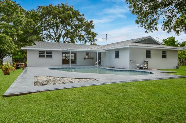 1118 Alameda Ave, Fort Pierce, Florida 34982, image 1