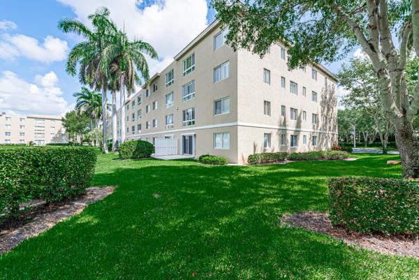 Coral Cove At Coral Lakes, 12547 Imperial Isle Dr #304, Boynton Beach, Florida 33437, image 2
