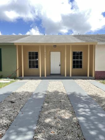 Villa Del Trio, 5835 S 37th Ct, Greenacres, Florida 33463, image 2