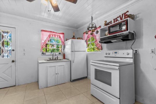 West Gate Estates, 1501 Suwanee Dr, West Palm Beach, Florida 33409, image 2