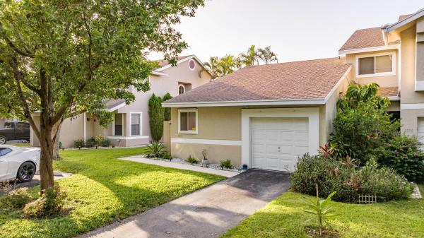 Discovery Pointe, 2273 Discovery Cir W, Deerfield Beach, Florida 33442, image 2