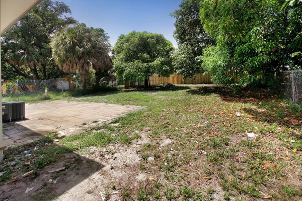 Lake Avenue, 1113 10th St, West Palm Beach, Florida 33401, image 1