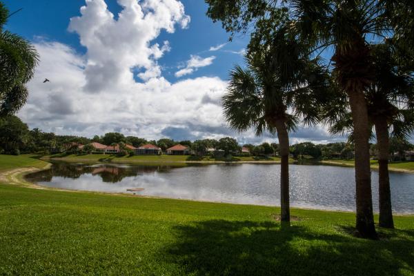Oaks East, 440 Kelsey Park Dr, Palm Beach Gardens, Florida 33410, image 2