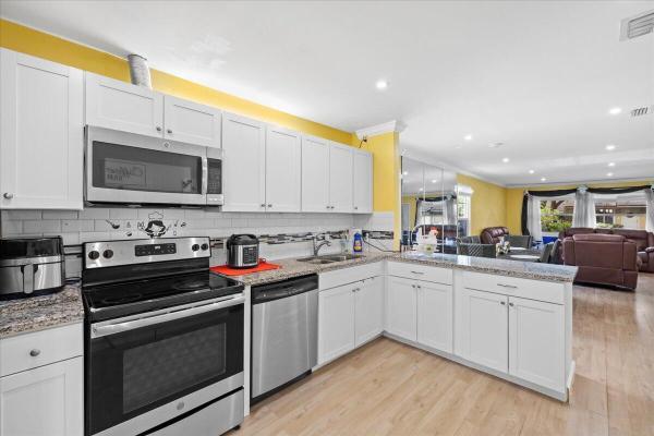 Forest Glen Townhouses, 4755 Orleans Ct #D, West Palm Beach, Florida 33415, image 2
