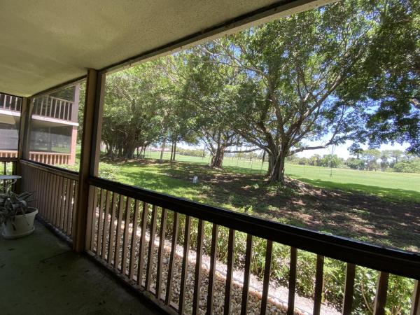 Golf Villas, 426 Brackenwood Ln S, Palm Beach Gardens, Florida 33418, image 2