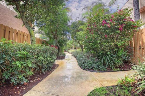 Lake Place, 616 Executive Center Dr #107, West Palm Beach, Florida 33401, image 2
