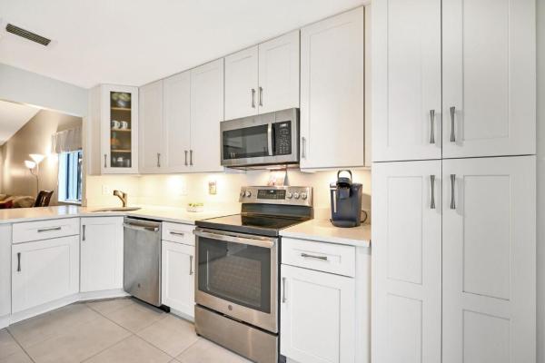 The Arbours Of The Palm Beaches, 2641 Gately Dr W #806, West Palm Beach, Florida 33415, image 2