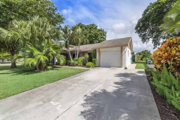 Coco Wood Lakes, 6355 Timberlakes Way, Delray Beach, Florida 33484, image 2