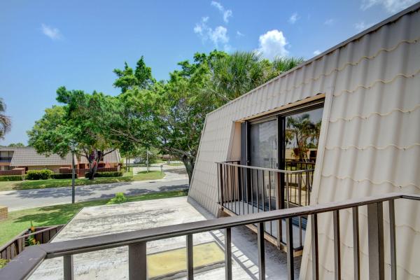 Village Of Sandalwood Lakes South, 6001 60th Way, West Palm Beach, Florida 33409, image 2