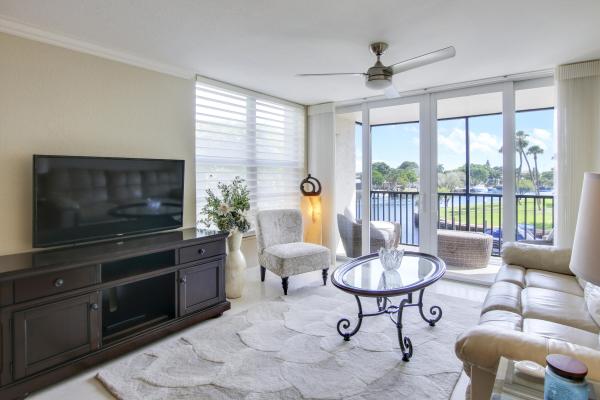 Boca Bayou, 8 Royal Palm Way #2010, Boca Raton, Florida 33432, image 2