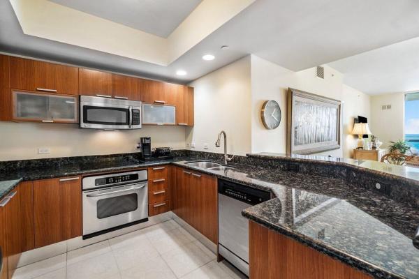 Marina Grande Club & Residences, 2650 Lake Shore Dr #2101, Riviera Beach, Florida 33404, image 3