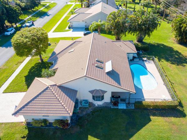 Pinewood Grove Of Wellington, 13433 La Mirada Cir, Wellington, Florida 33414, image 1