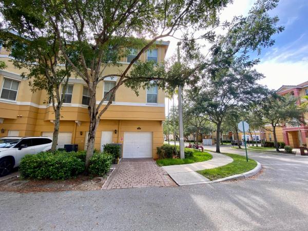 Shoma Townhomes At Royal Palm Beach, 3518 Shoma Dr, Royal Palm Beach, Florida 33414, image 1