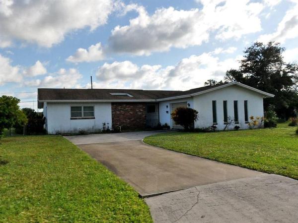 Cottage Park, 1801 Avenue M Ave, Fort Pierce, Florida 34950, image 1