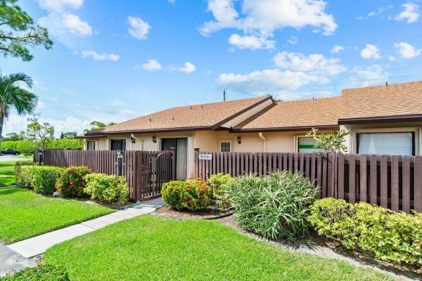 Pine Ridge North 2, 620 Sea Pine Way #B, Greenacres, Florida 33415, image 1
