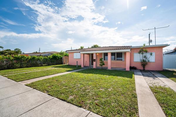 Hialeah Homes, 134 SE 9th Ct, Hialeah, Florida 33010, image 1