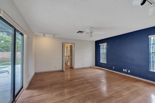 Pinewood Manor Of Wellington, 13916 Ishnala Cir, Wellington, Florida 33414, image 3