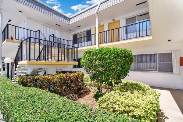 Murry Hills, 3240 Lake Osborne Dr #109, Lake Worth Beach, Florida 33461, image 2