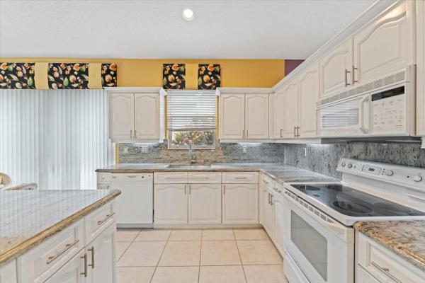Huntington At Wycliffe, 4438 Hazleton Ln, Lake Worth, Florida 33449, image 3