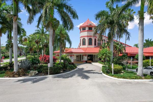 The Lexington Club, 7748 Lexington Club Blvd #B, Delray Beach, Florida 33446, image 2