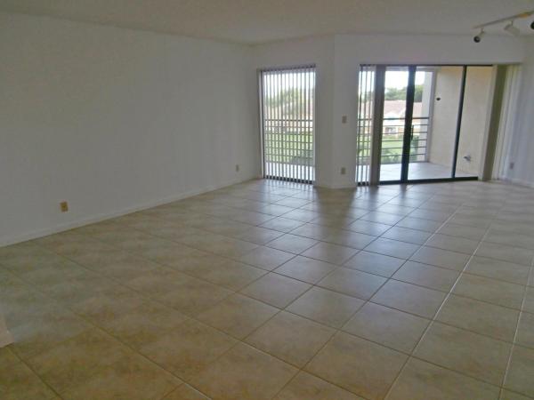 Camino Real Village, 5901 Camino Del Sol #402, Boca Raton, Florida 33433, image 1