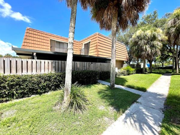 Village Of Sandalwood Lakes North, 172 Heritage Way, West Palm Beach, Florida 33407, image 1