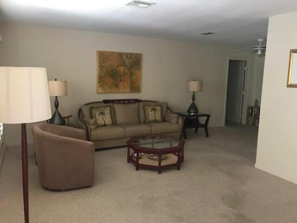 Yacht Harbor Manor, 1261 Singer Dr, Riviera Beach, Florida 33404, image 2