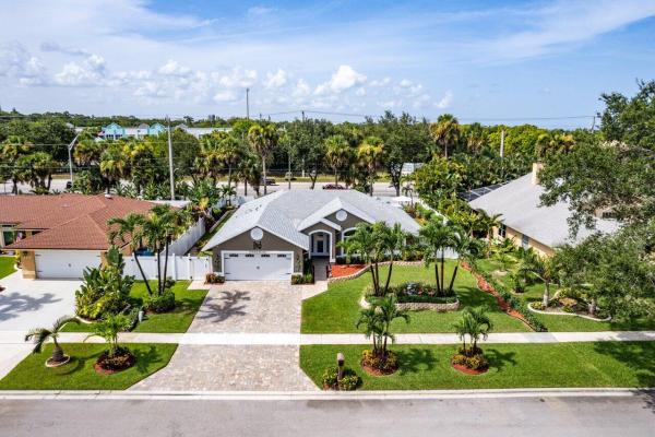 Crestwood, 122 Queens Ln, Royal Palm Beach, Florida 33411, image 2
